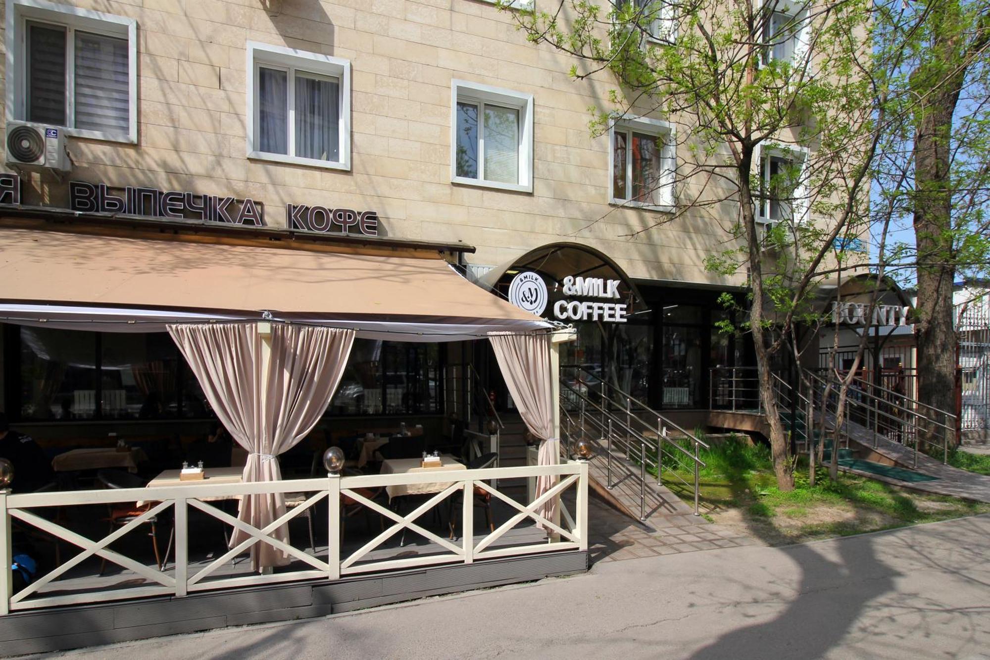 Almaty Cozy Apart Hotel מראה חיצוני תמונה